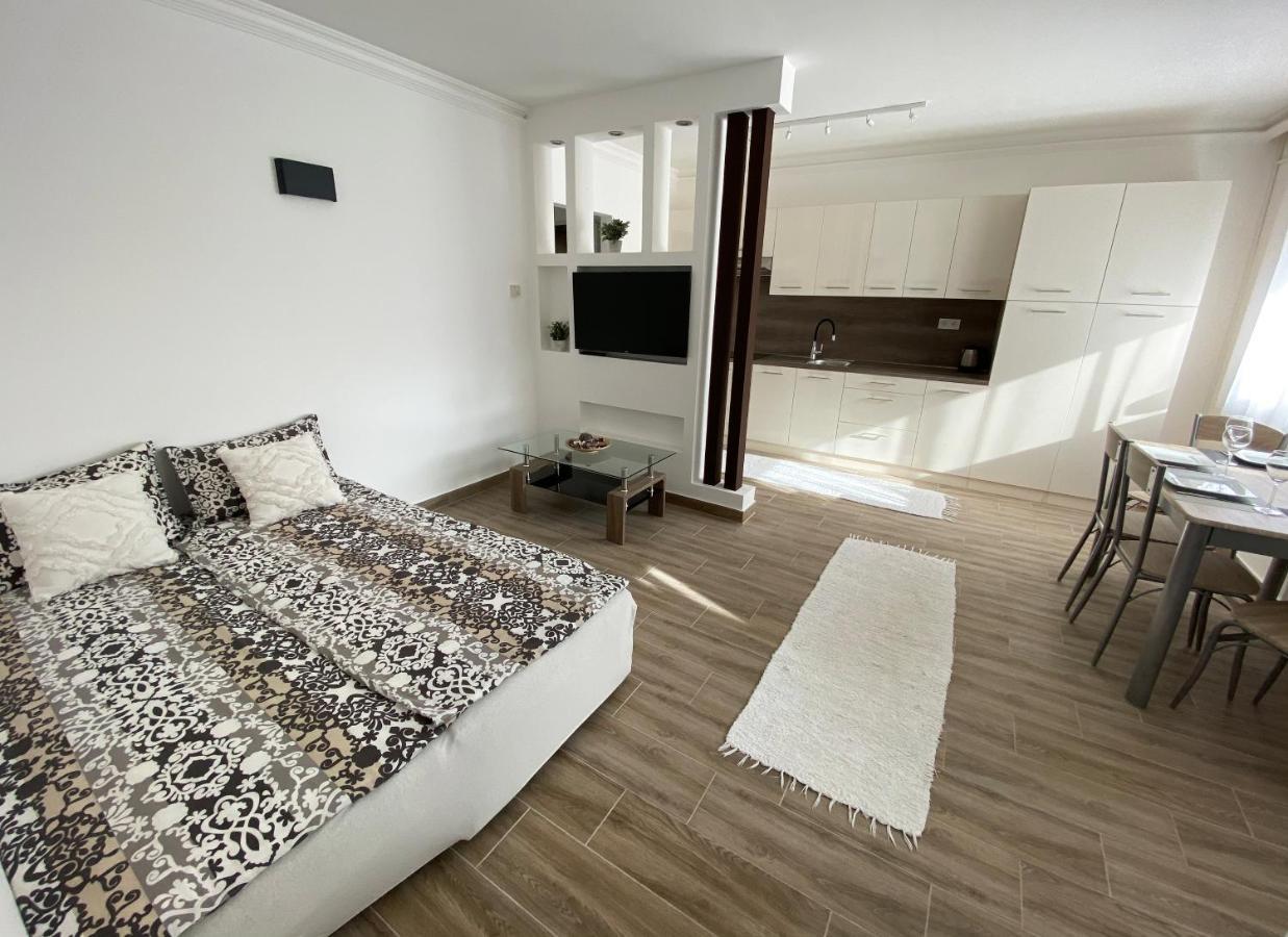 Andrea Apartmanok 2 Hajduszoboszlo Exterior foto